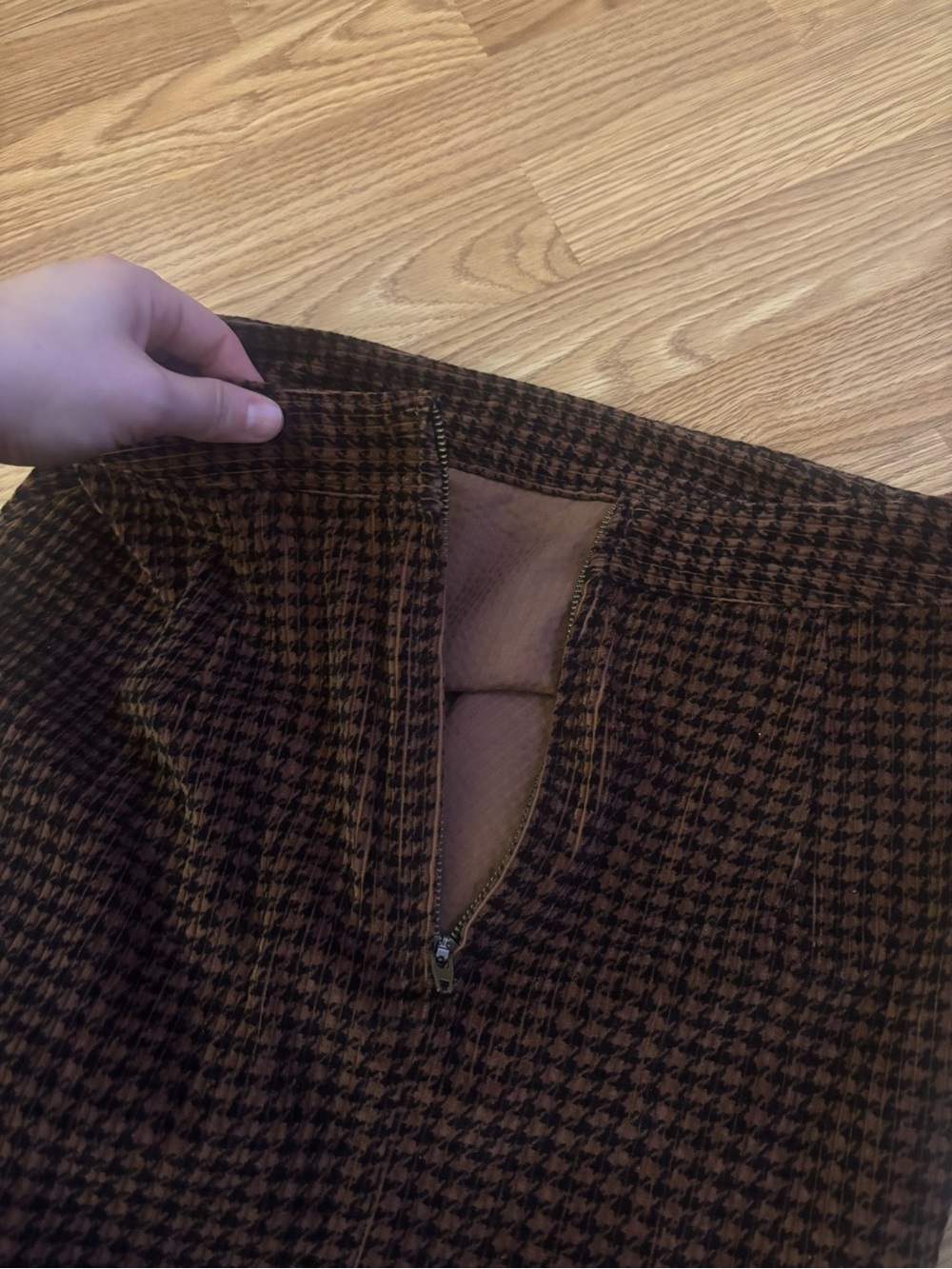 Urban Outfitters Brown Corduroy Houndstooth Mini Skirt Size Medium - Picture 6 of 7